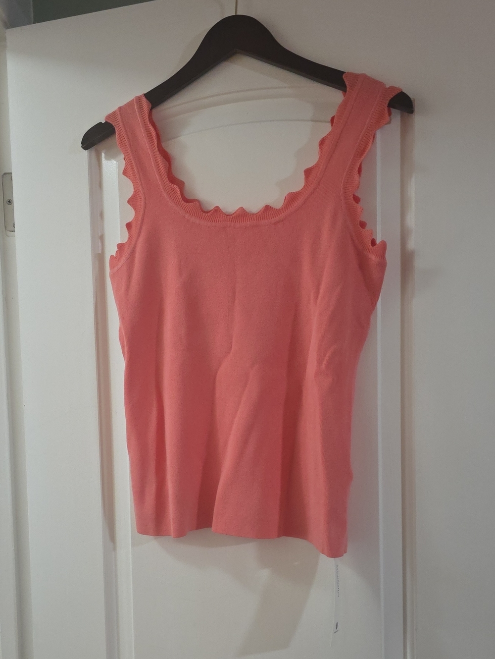 Women’s Pink Scallop-Edge Tank Top